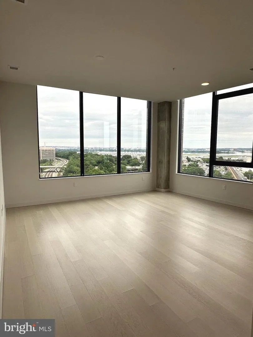 3030 POTOMAC AVENUE #PH1 Arlington, VA 22202
