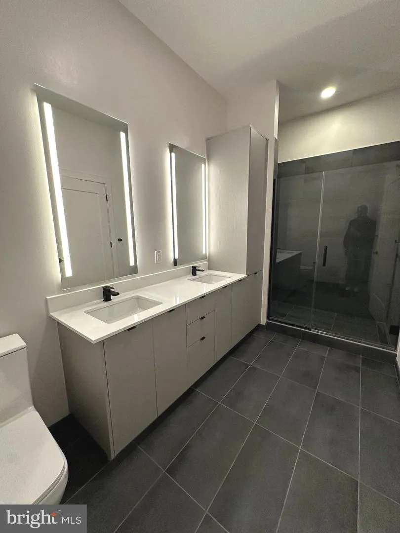 3030 POTOMAC AVENUE #PH1 Arlington, VA 22202