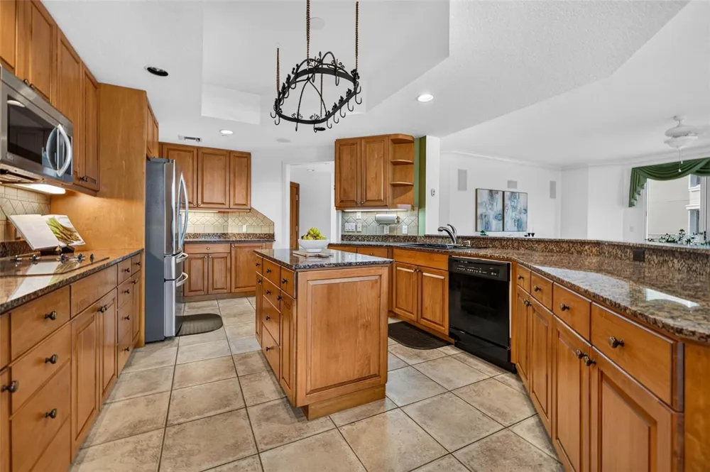 555 5TH AVENUE NE #521 St Petersburg, FL 33701