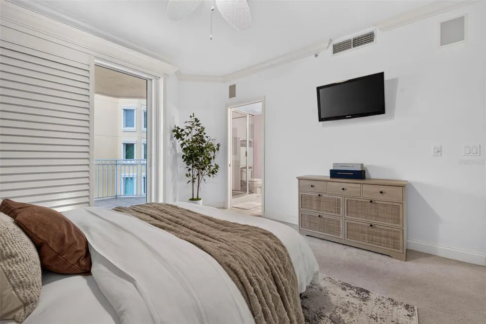 555 5TH AVENUE NE #521 St Petersburg, FL 33701