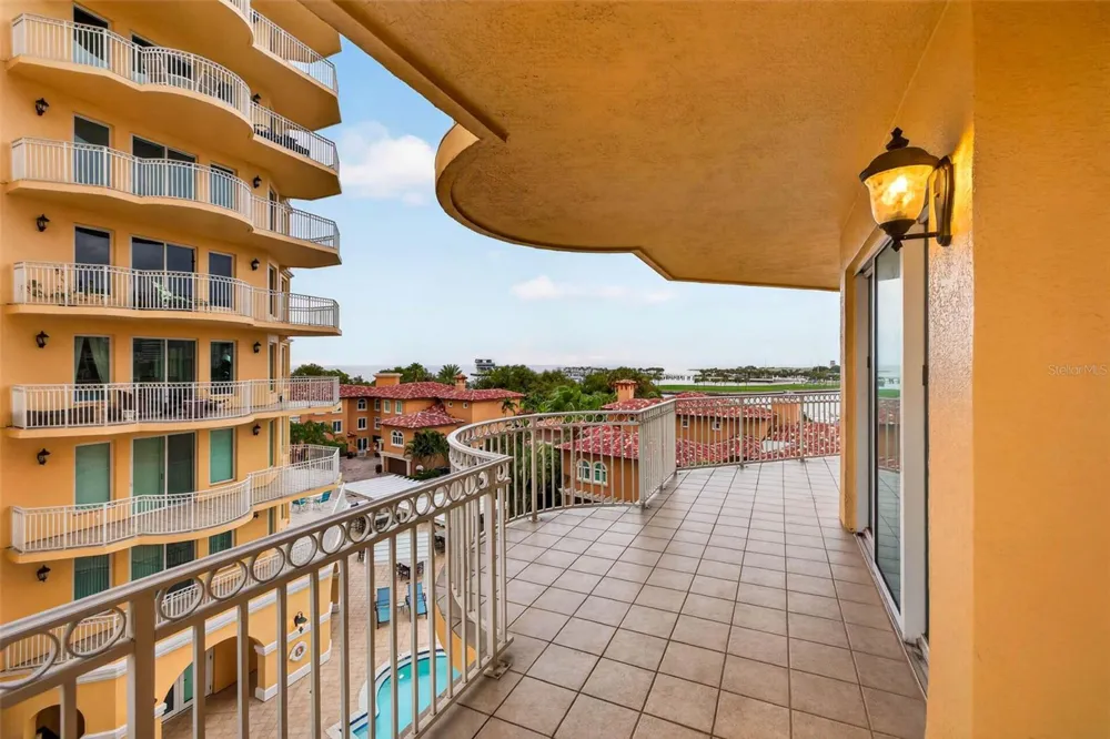555 5TH AVENUE NE #521 St Petersburg, FL 33701