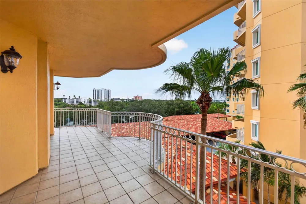 555 5TH AVENUE NE #521 St Petersburg, FL 33701