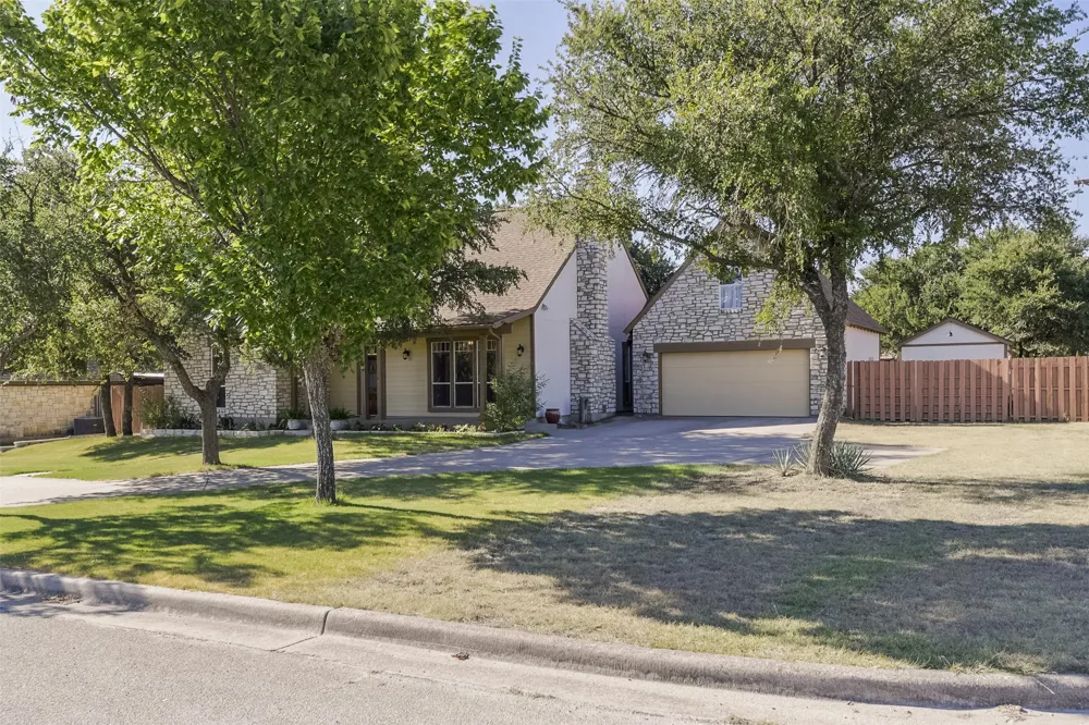 102 Tiffany Trail Weatherford, TX 76086