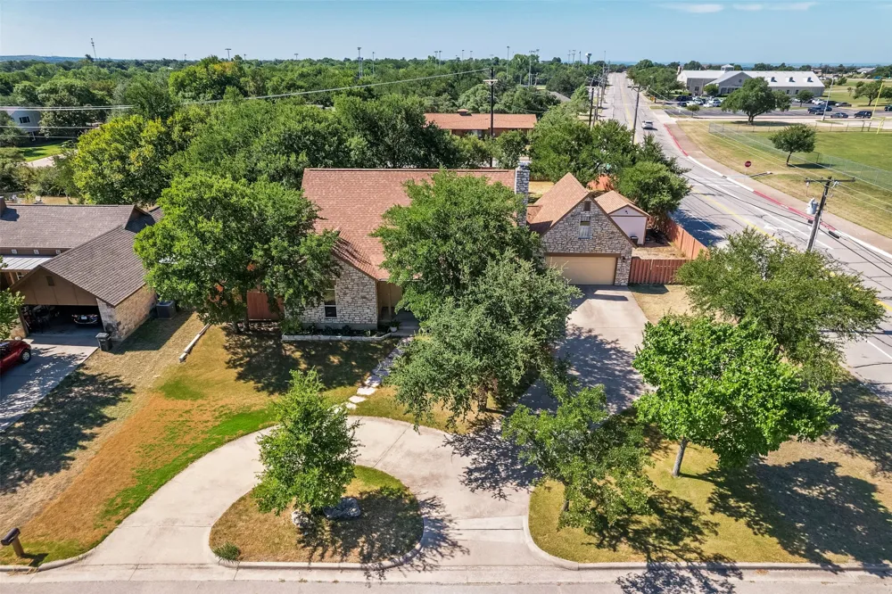 102 Tiffany Trail Weatherford, TX 76086