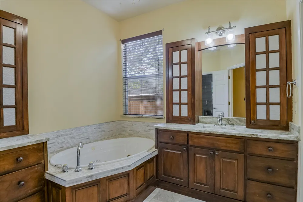 102 Tiffany Trail Weatherford, TX 76086