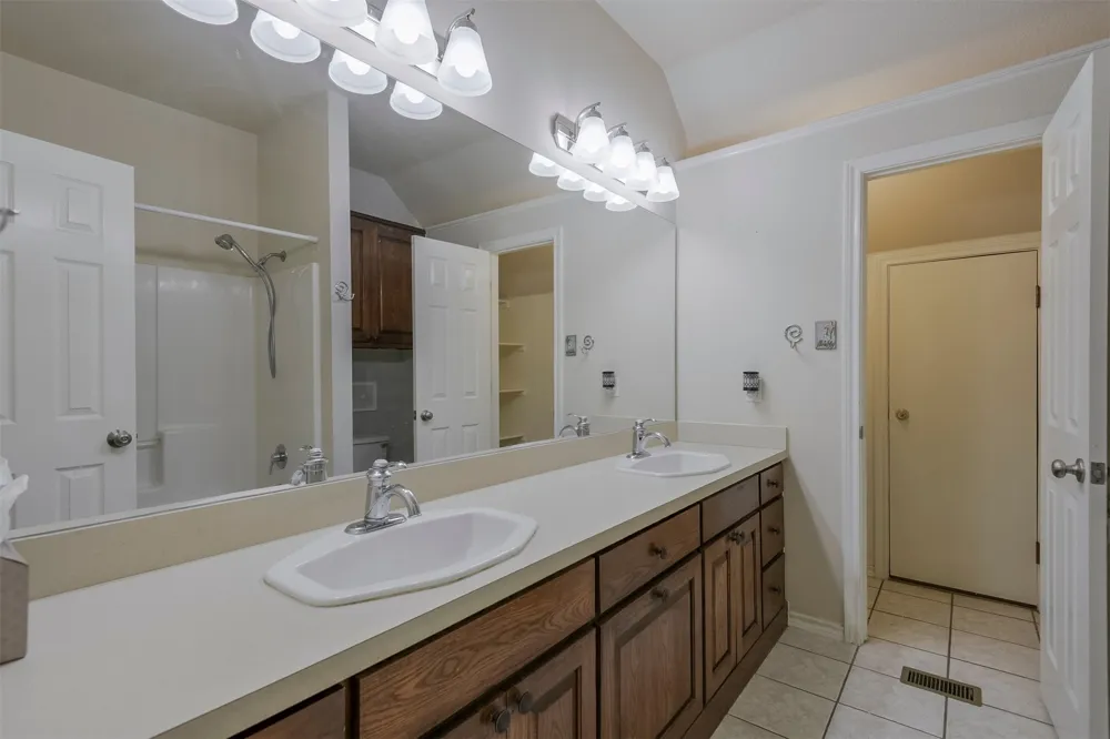 102 Tiffany Trail Weatherford, TX 76086