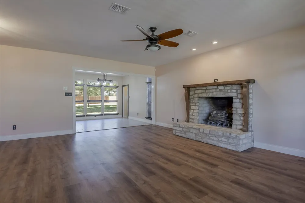 102 Tiffany Trail Weatherford, TX 76086
