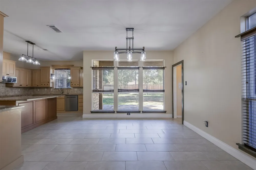 102 Tiffany Trail Weatherford, TX 76086