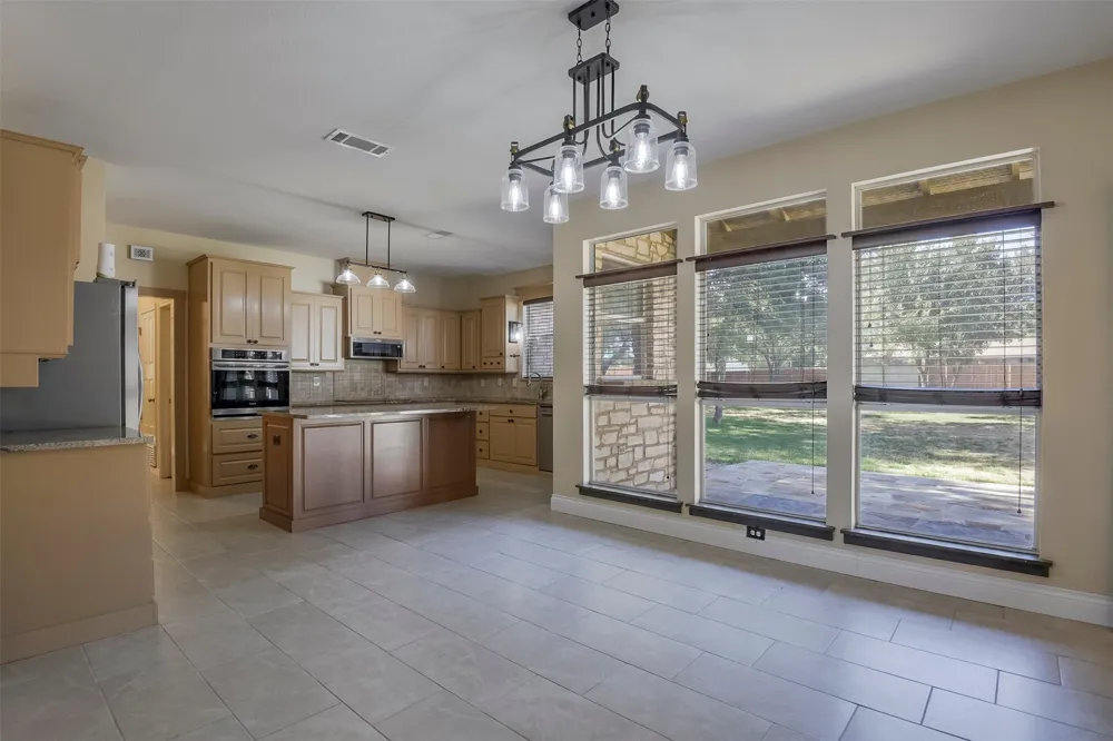 102 Tiffany Trail Weatherford, TX 76086