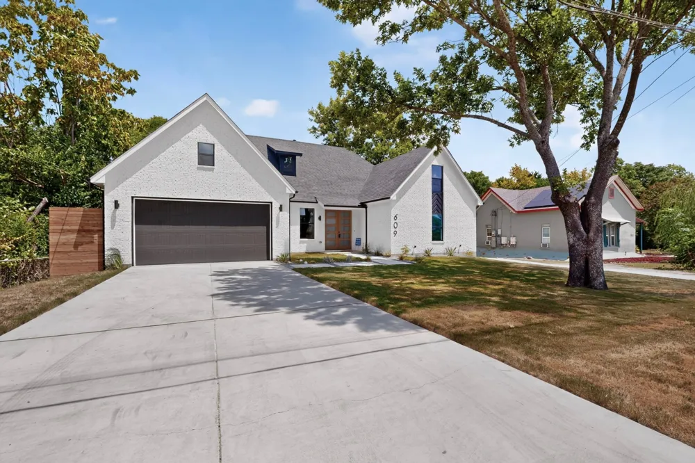 609 E Grove Street Kaufman, TX 75142