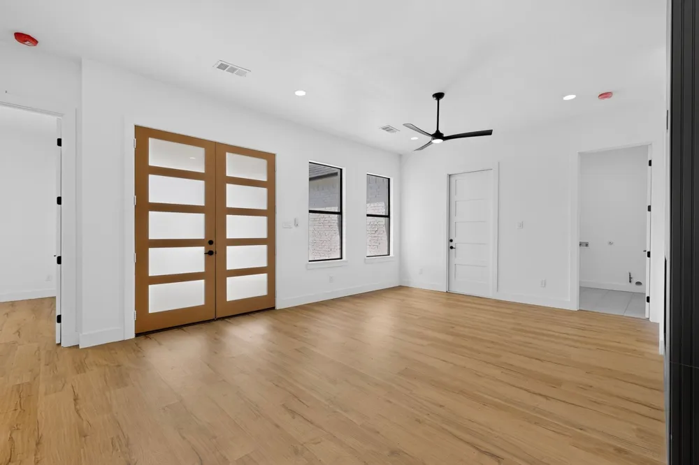 609 E Grove Street Kaufman, TX 75142