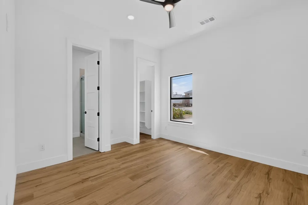 609 E Grove Street Kaufman, TX 75142