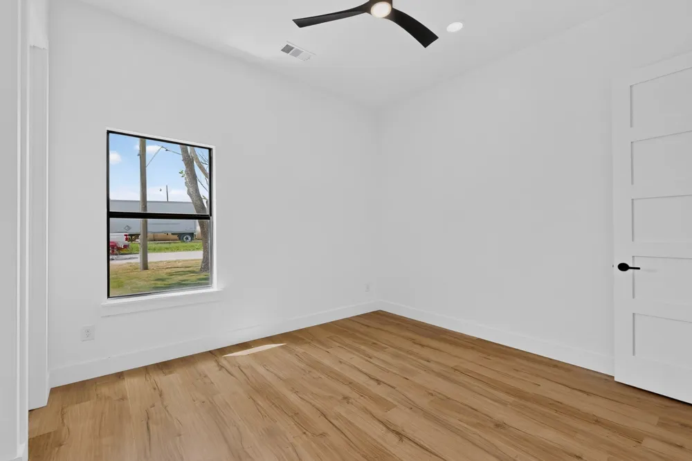 609 E Grove Street Kaufman, TX 75142
