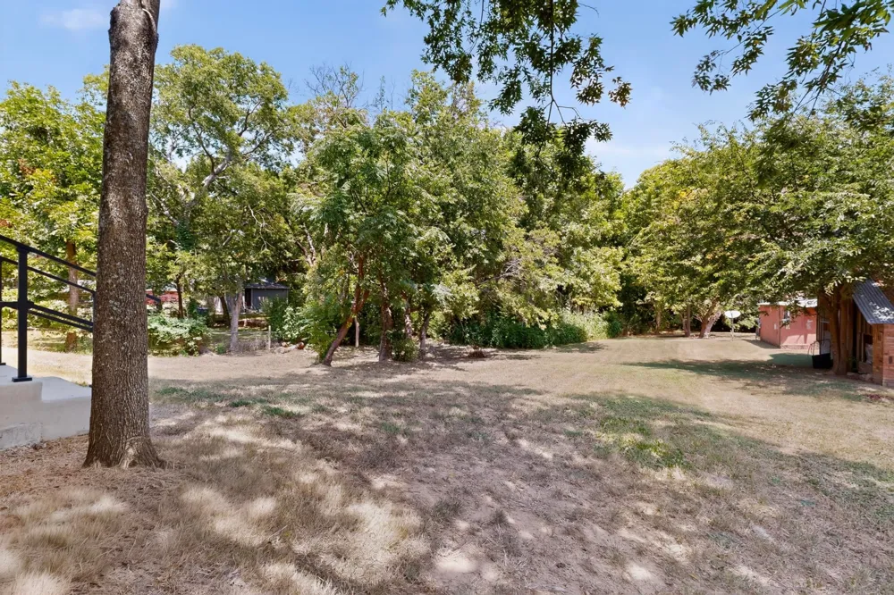 609 E Grove Street Kaufman, TX 75142