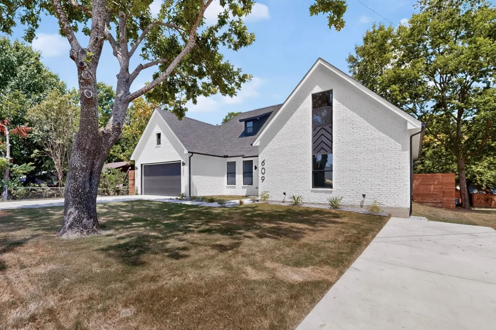 609 E Grove Street Kaufman, TX 75142