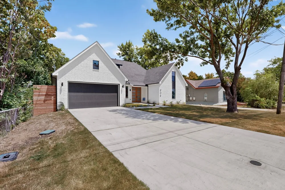 609 E Grove Street Kaufman, TX 75142