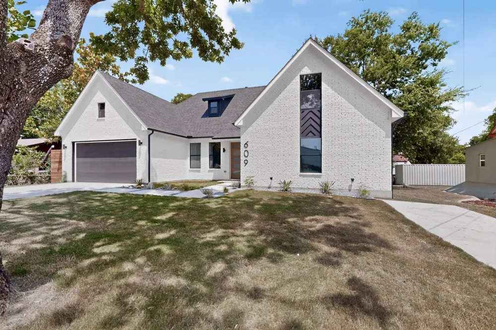 609 E Grove Street Kaufman, TX 75142