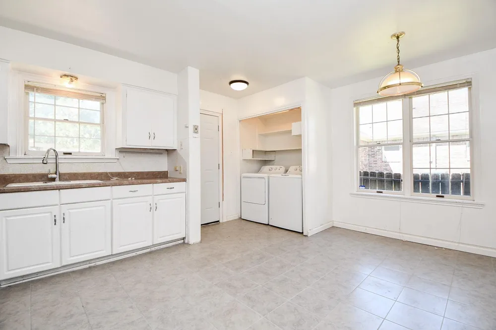 1932 Canterbury Street Houston, TX 77030