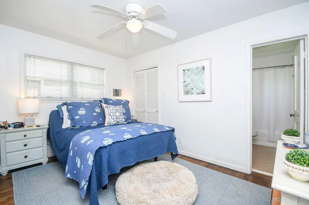 1932 Canterbury Street Houston, TX 77030