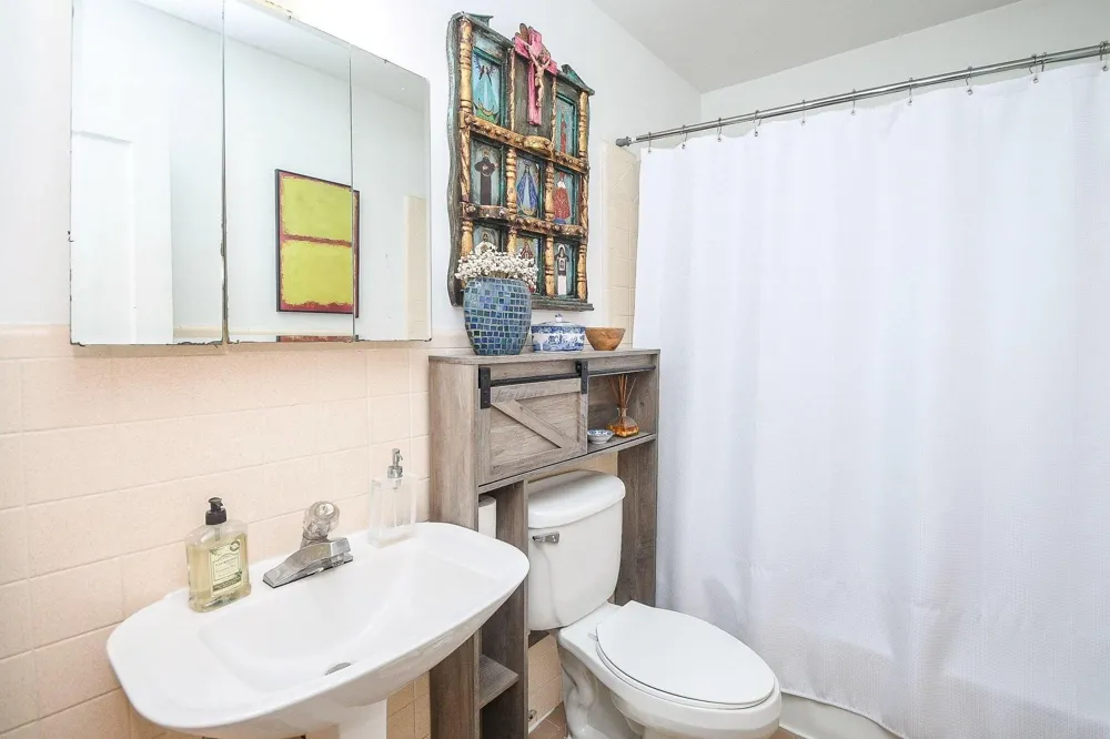 1932 Canterbury Street Houston, TX 77030