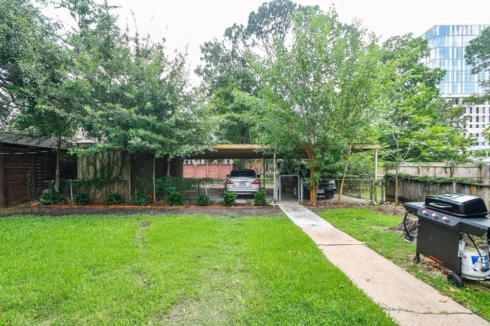 1932 Canterbury Street Houston, TX 77030