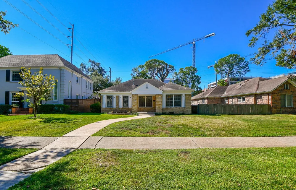 1932 Canterbury Street Houston, TX 77030