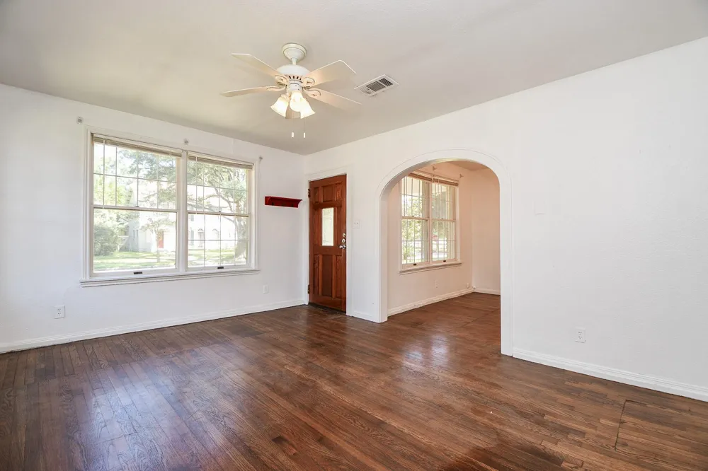 1932 Canterbury Street Houston, TX 77030