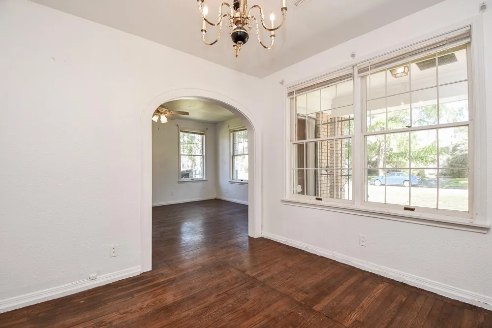 1932 Canterbury Street Houston, TX 77030