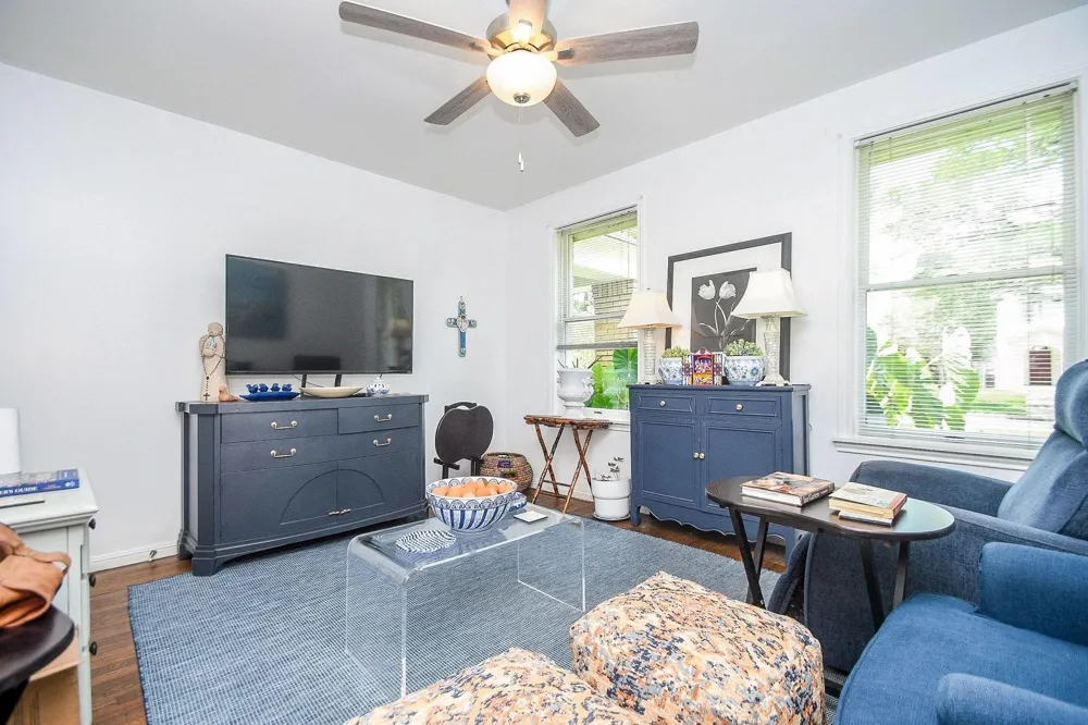 1932 Canterbury Street Houston, TX 77030