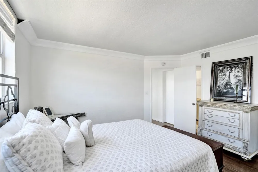 1051 Hillsboro Mile #809E Hillsboro Beach, FL 33062