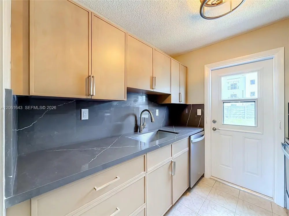 6211 SW 37th St #108 Davie, FL 33314