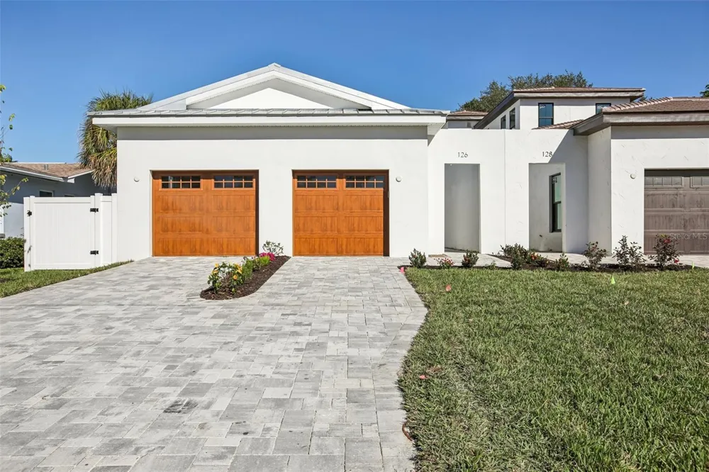 126 RICARDO WAY NE St Petersburg, FL 33704