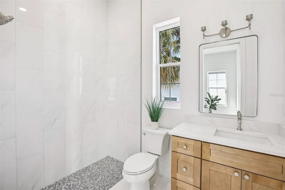 126 RICARDO WAY NE St Petersburg, FL 33704
