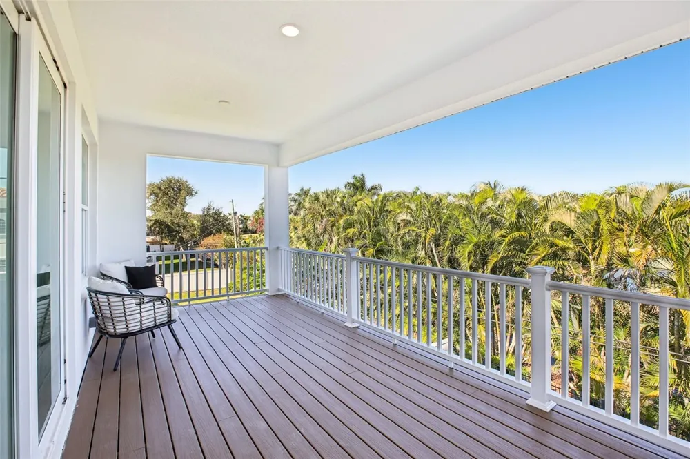 126 RICARDO WAY NE St Petersburg, FL 33704