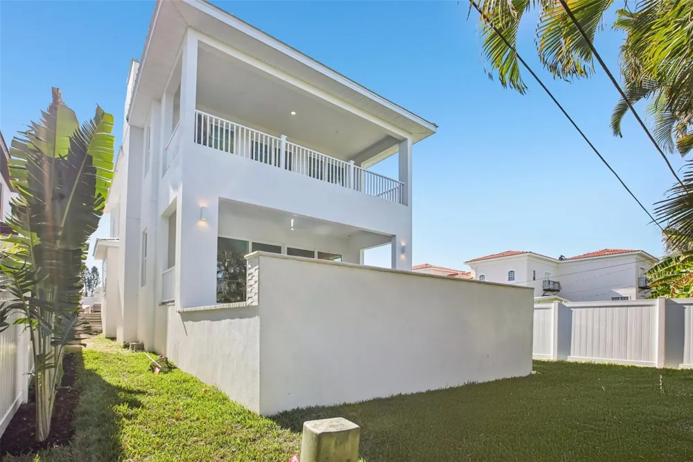 126 RICARDO WAY NE St Petersburg, FL 33704