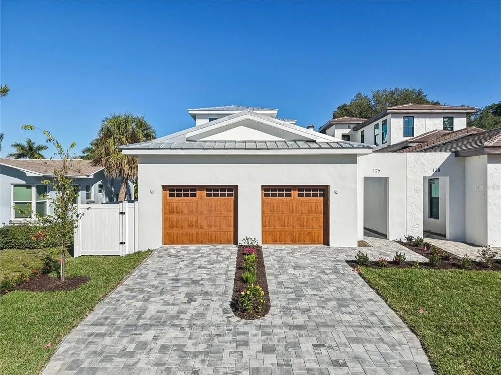 126 RICARDO WAY NE St Petersburg, FL 33704
