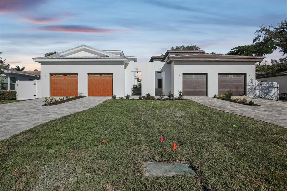126 RICARDO WAY NE St Petersburg, FL 33704