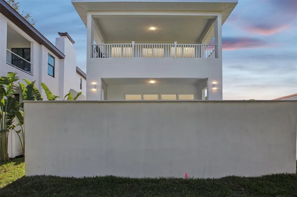 126 RICARDO WAY NE St Petersburg, FL 33704
