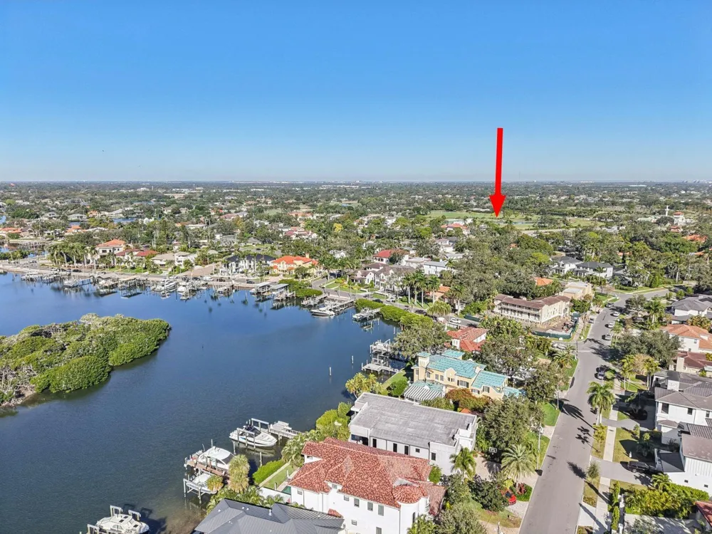 126 RICARDO WAY NE St Petersburg, FL 33704