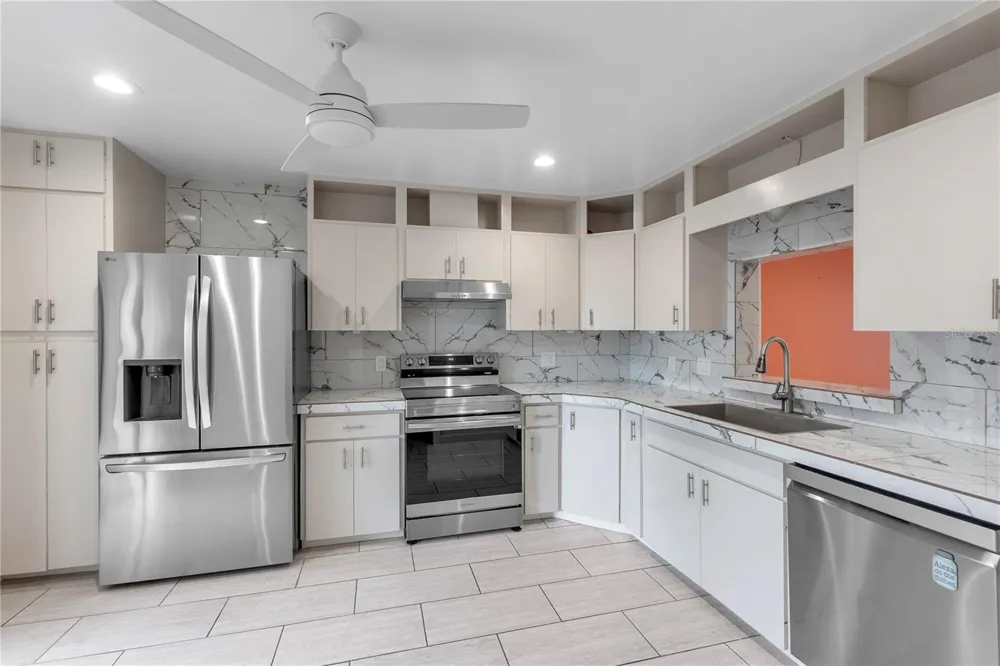 511 LAKESIDE DRIVE #511 Bradenton, FL 34210