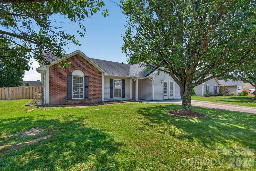 906 Woodhill Drive Fletcher, NC 28732
