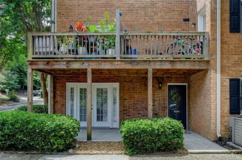 6520 Roswell Road #30