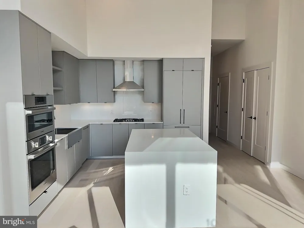 3030 POTOMAC AVENUE #TH6 Arlington, VA 22202