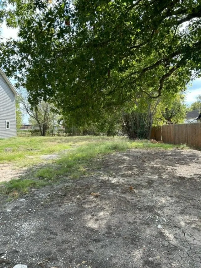 402 E Bonham Street Tom Bean, TX 75491