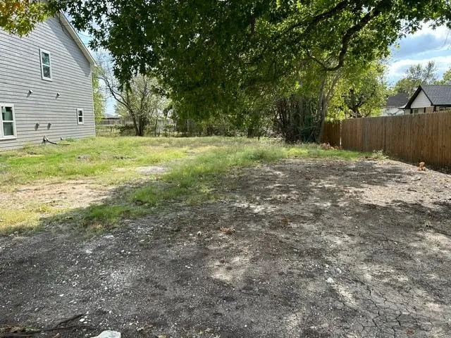 402 E Bonham Street Tom Bean, TX 75491