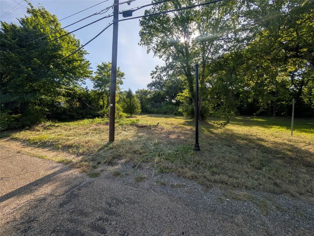910 Houston Avenue Denison, TX 75020