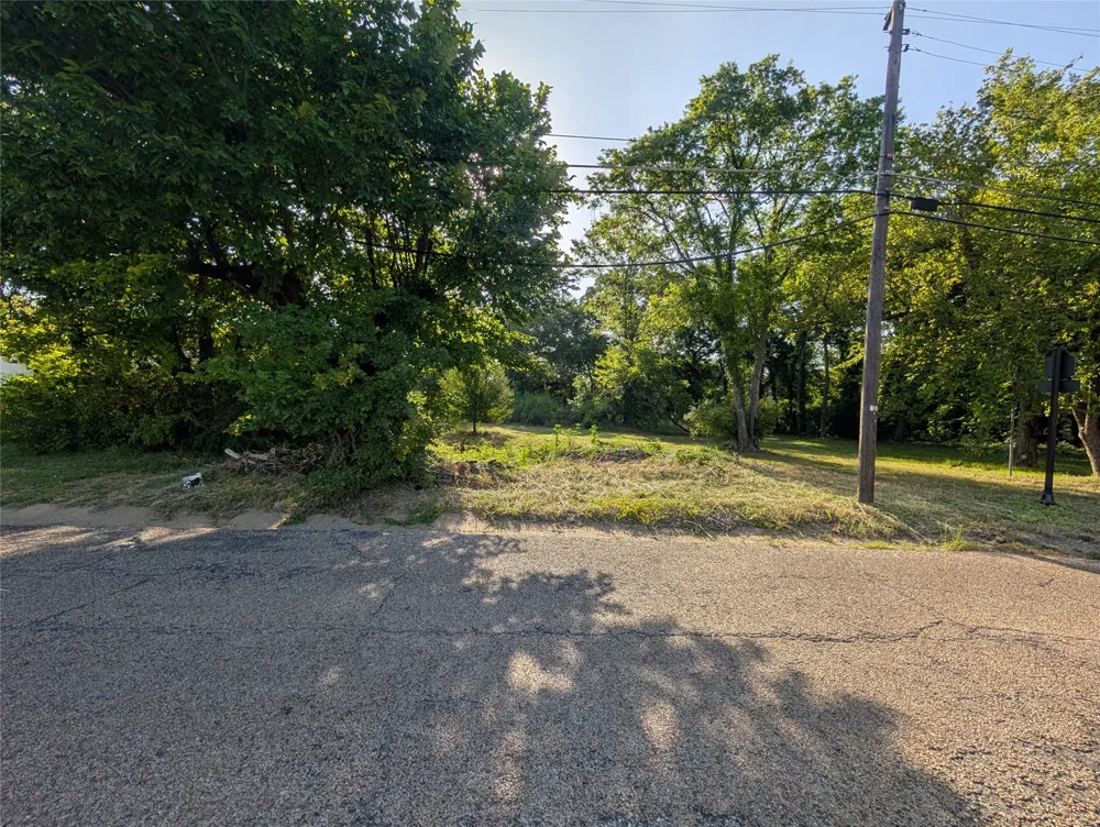 910 Houston Avenue Denison, TX 75020