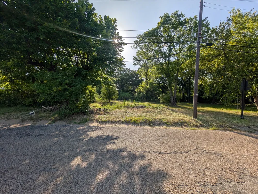 910 Houston Avenue Denison, TX 75020