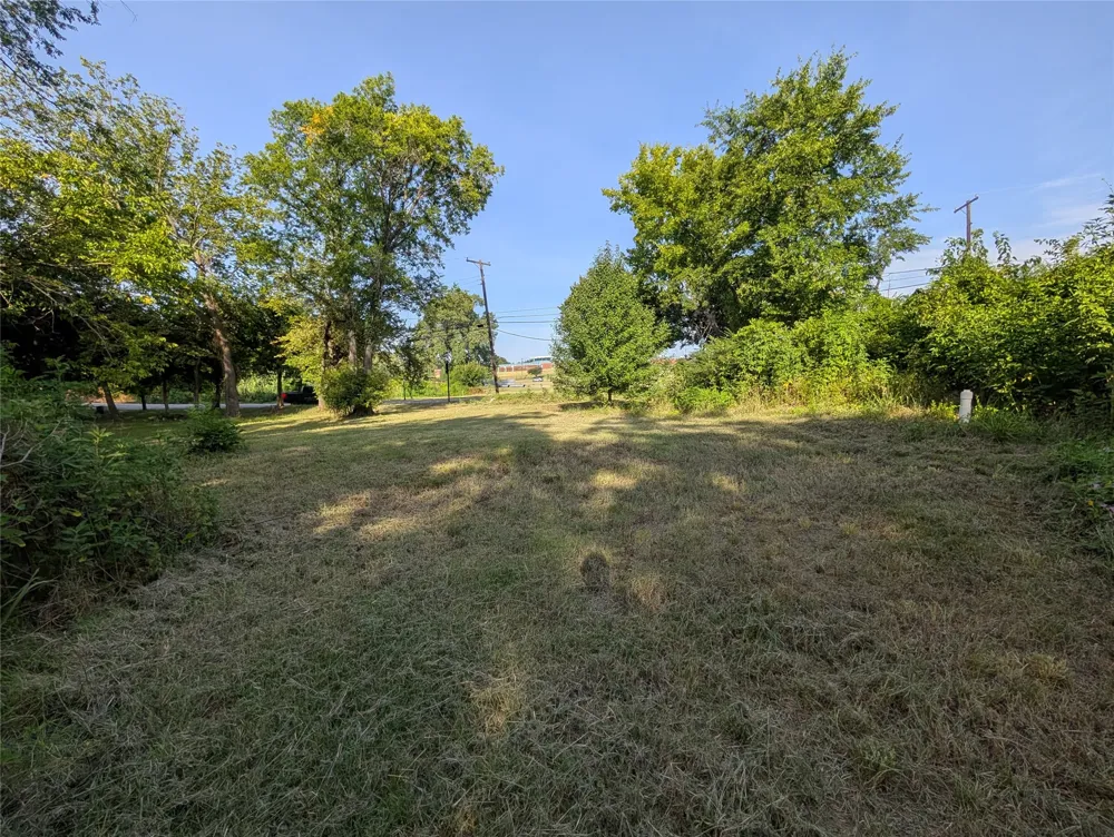 910 Houston Avenue Denison, TX 75020