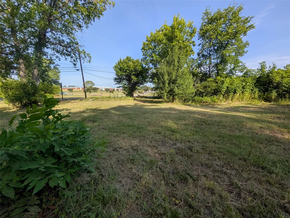 910 Houston Avenue Denison, TX 75020